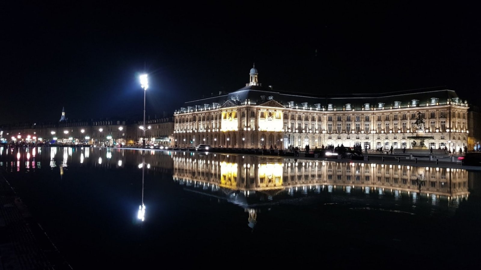 Bordeaux by night